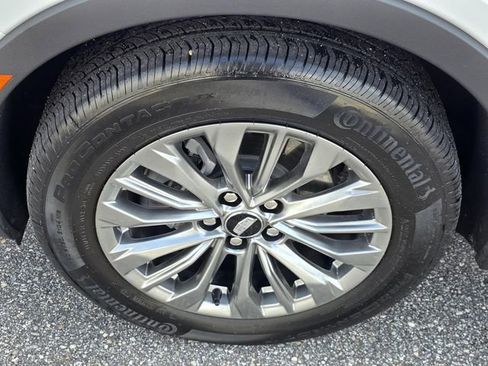 Used 2025 Cadillac XT4 Premium Luxury FWD image 44