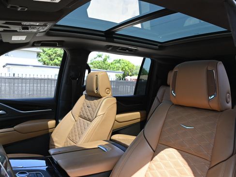 Used 2021 Cadillac Escalade ESV Sport AWD/4WD image 12