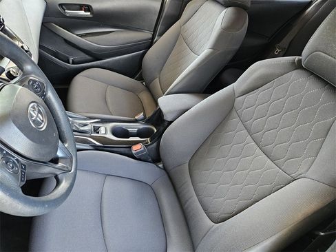 Used 2021 Toyota Corolla LE image 12