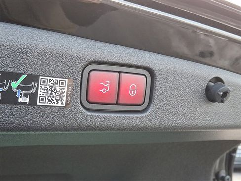 Used 2026 Mercedes-Benz E 350 4MATIC Sedan image 23