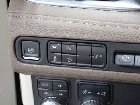 Used 2021 GMC Yukon XL Denali image 15