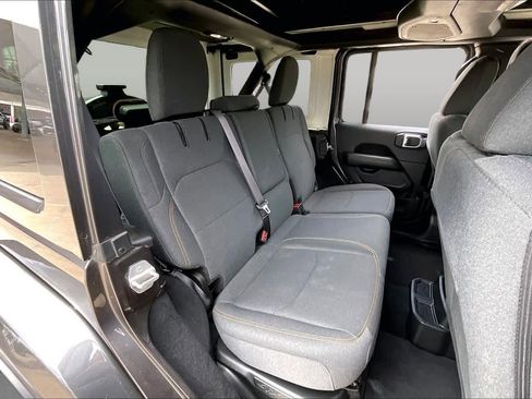 Used 2025 Jeep Wrangler Unlimited Sahara w/ Safety Group AWD/4WD image 18