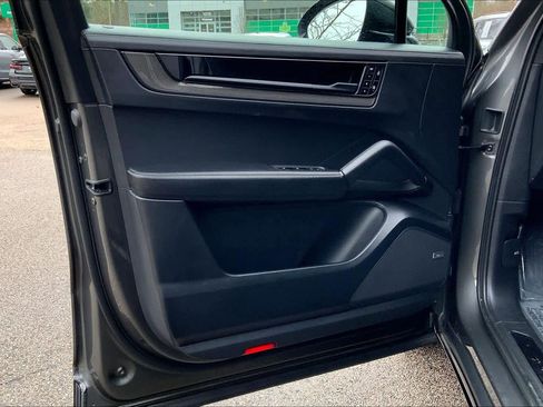 Used 2025 Porsche Cayenne GTS image 19