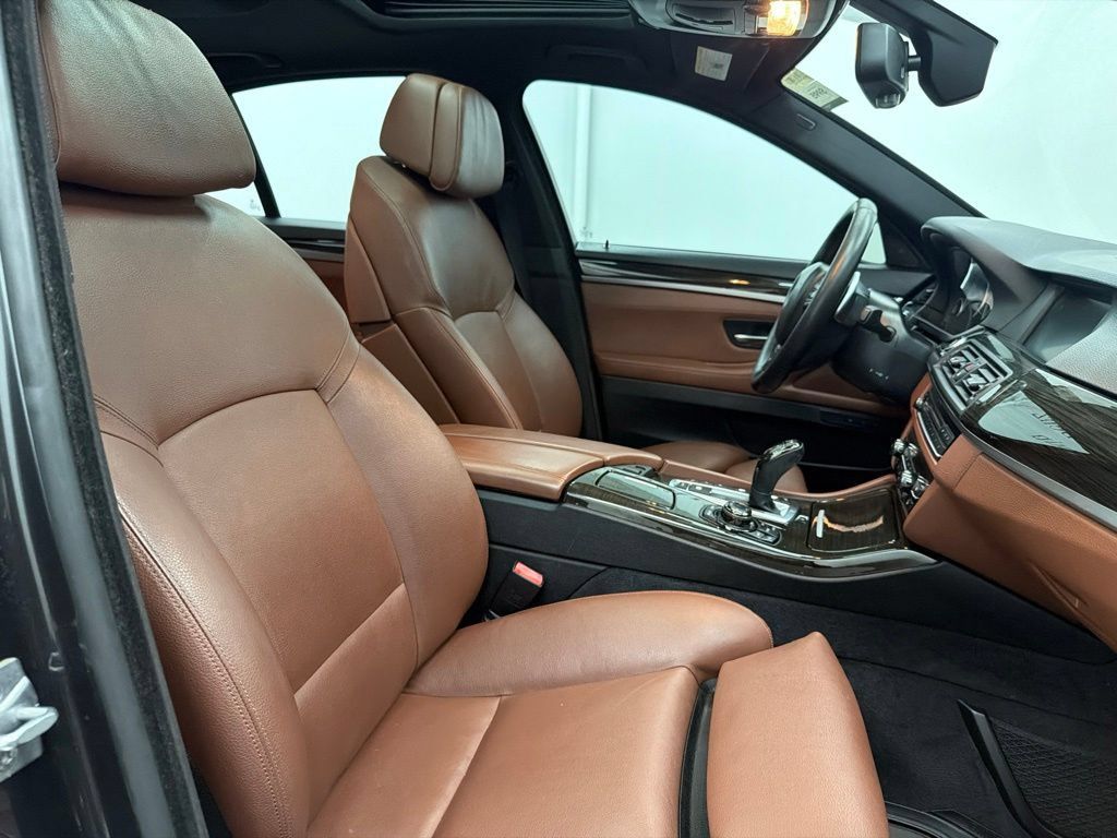 Used 2013 BMW 550i xDrive Sedan AWD/4WD image 32