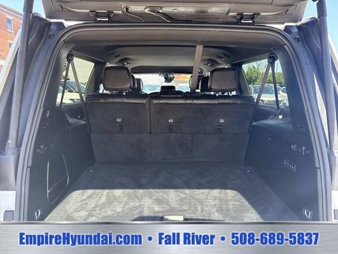 Used 2024 Jeep Wagoneer L Series II w/ Flexible Seating Group AWD/4WD image 5