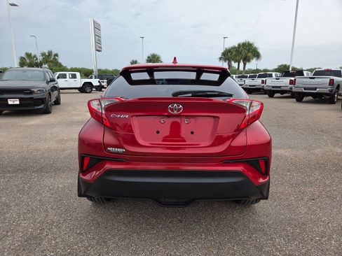 Used 2022 Toyota C-HR XLE FWD image 6