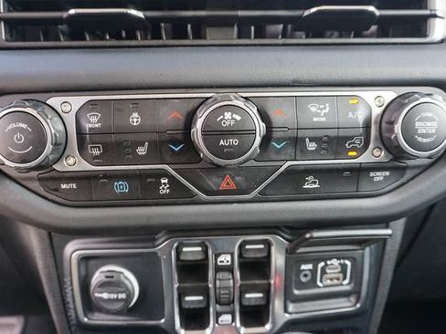 Used 2024 Jeep Wrangler Unlimited Sahara AWD/4WD image 23