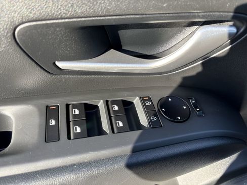 Used 2025 Hyundai Tucson SE image 12