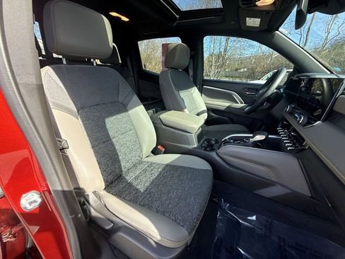 Used 2024 Chevrolet Colorado ZR2 w/ Technology Package image 24