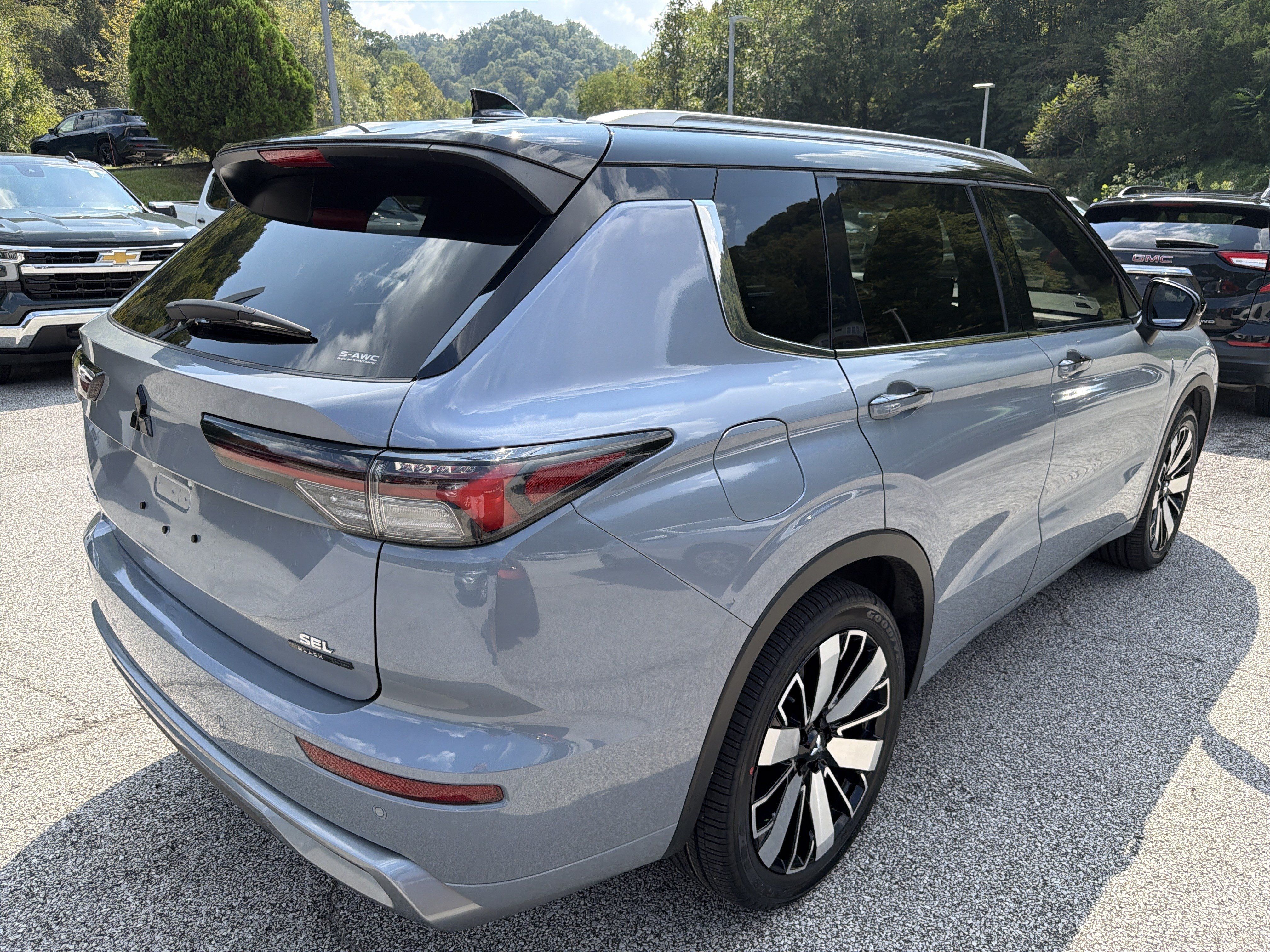 Used 2025 Mitsubishi Outlander SEL AWD/4WD image 11