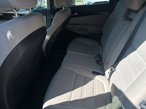 Used 2016 Kia Sorento LX w/ LX Convenience Package AWD/4WD image 11