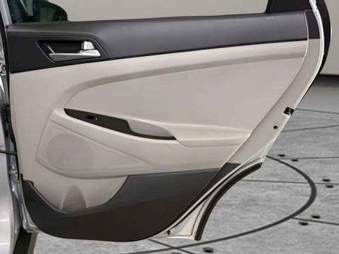 Used 2018 Hyundai Tucson SE image 11