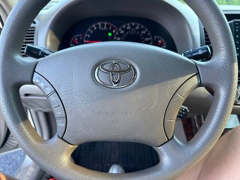 Used 2005 Toyota Camry LE FWD image 12