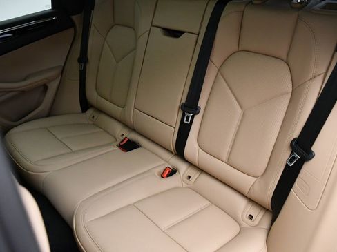 Used 2025 Porsche Macan image 44