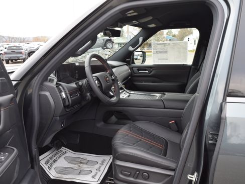 Used 2025 Nissan Armada PRO-4X AWD/4WD image 13