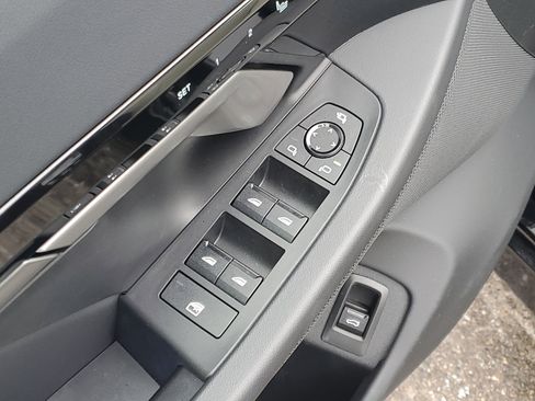 Used 2025 BMW 530i xDrive w/ M Sport Package image 6