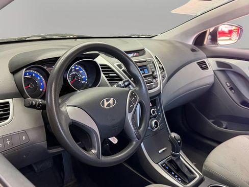 Used 2014 Hyundai Elantra SE FWD image 16
