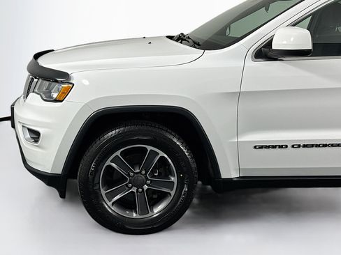 Used 2018 Jeep Grand Cherokee Laredo AWD/4WD image 36
