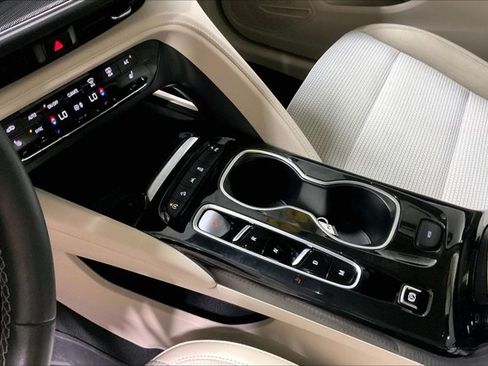 Used 2022 Buick Envision Preferred AWD/4WD image 17