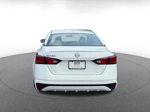 Used 2025 Nissan Altima 2.5 SV FWD image 11
