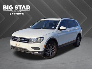 Used 2018 Volkswagen Tiguan SE w/ Panoramic Sunroof Package image 1