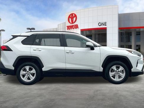 Used 2021 Toyota RAV4 XLE FWD image 3