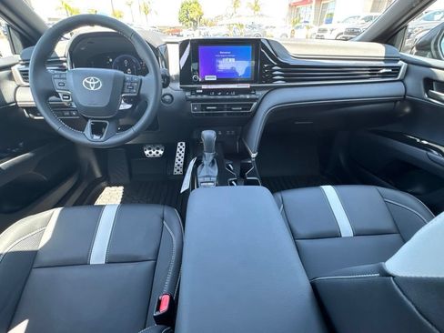 New 2026 Toyota Camry Hybrid FWD image 28