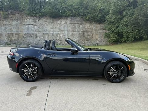 Used 2024 MAZDA MX-5 Miata Grand Touring RWD image 9