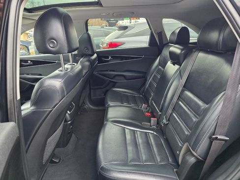Used 2019 Kia Sorento EX image 11