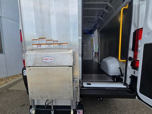 Used 2025 RAM ProMaster 2500 w/ Convenience Group FWD image 21