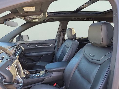 Used 2020 Cadillac XT6 Premium Luxury image 13