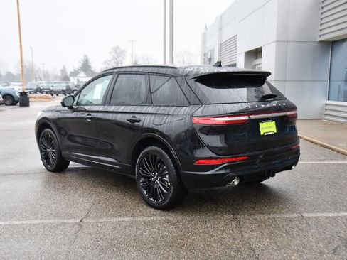 Used 2026 Lincoln Corsair Premiere image 4