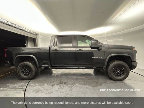 Used 2025 Chevrolet Silverado 2500 ZR2 w/ Technology Package image 7
