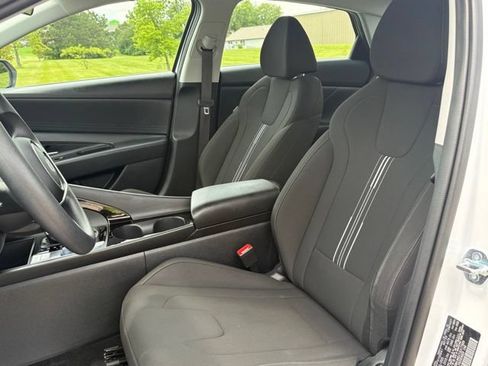 Used 2025 Hyundai Elantra Hybrid FWD image 10
