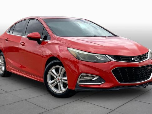 Used 2017 Chevrolet Cruze LT w/ Sun And Sound Package FWD image 2