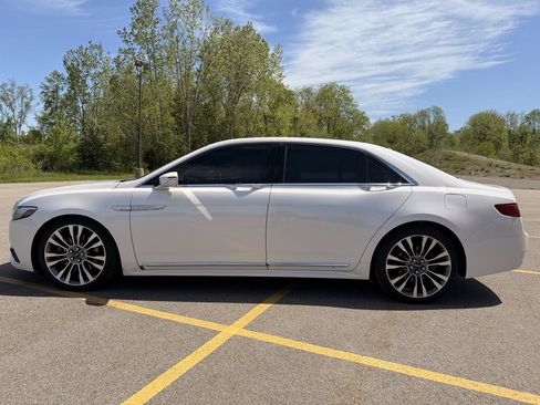 Used 2017 Lincoln Continental Reserve AWD/4WD image 6