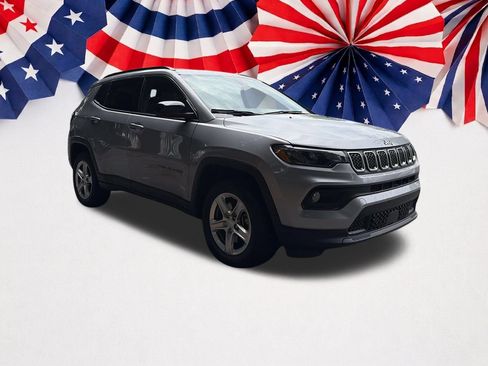 Used 2024 Jeep Compass Latitude AWD/4WD image 7