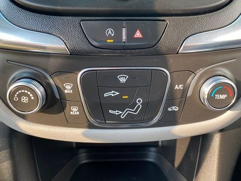 Used 2022 Chevrolet Equinox LS image 14