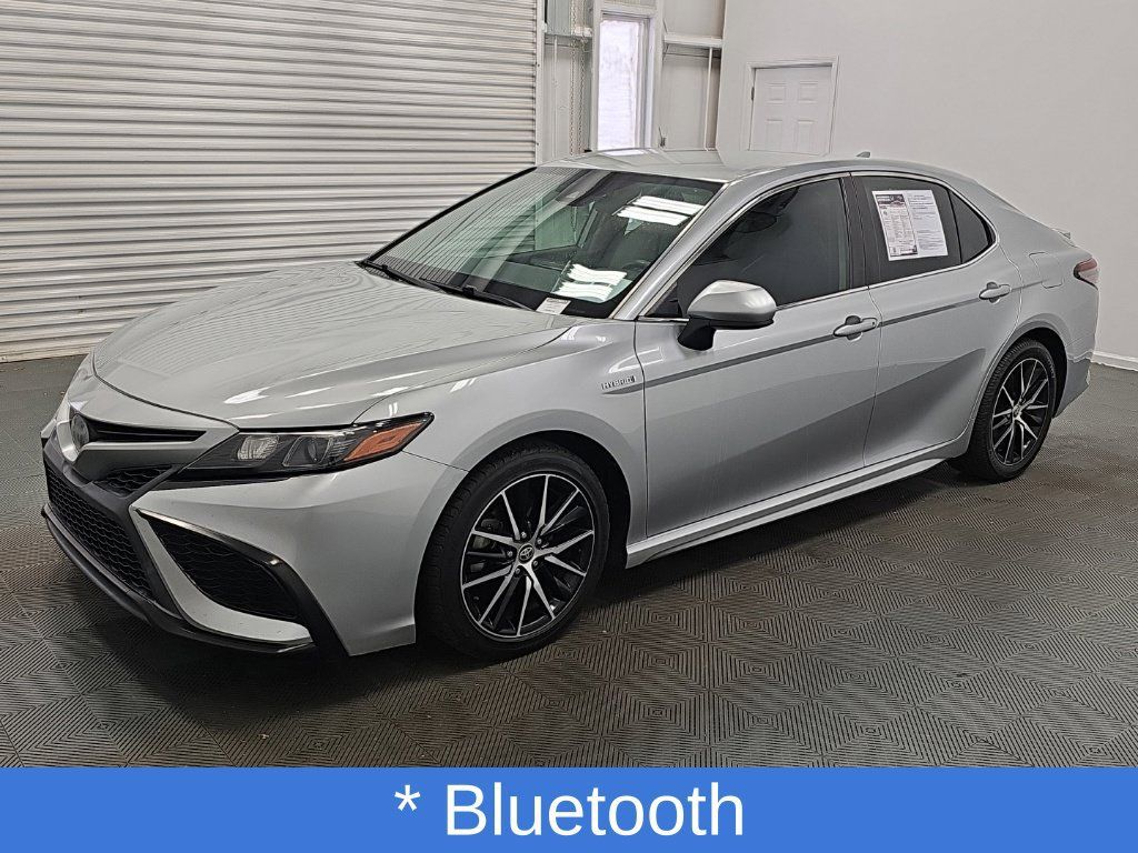 Used 2021 Toyota Camry SE FWD image 5