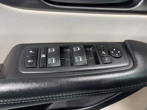 Certified 2019 Chrysler Pacifica Limited w/ Tire & Wheel Group image 14