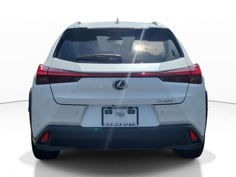 Used 2022 Lexus UX 200 w/ Accessory Package (Z1) FWD image 5