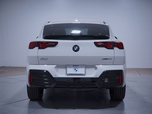 Used 2025 BMW X2 xDrive28i w/ M Sport Package AWD/4WD image 5