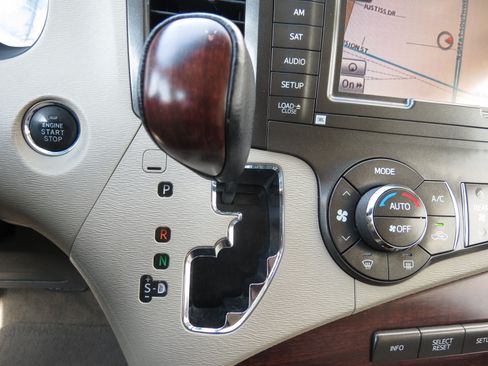 Used 2011 Toyota Sienna XLE w/ XLE Navigation Pkg FWD image 24