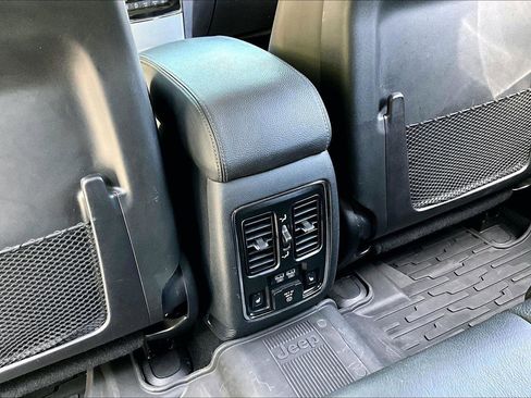 Used 2019 Jeep Grand Cherokee Summit AWD/4WD image 32