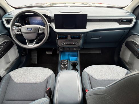 Used 2025 Ford Maverick XLT image 3
