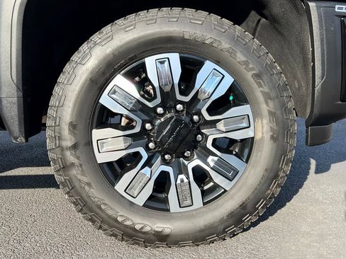 Used 2025 GMC Sierra 2500 Denali image 15
