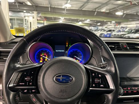 Used 2019 Subaru Outback 3.6R Limited AWD/4WD image 12