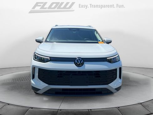 Used 2026 Volkswagen Tiguan SE AWD/4WD image 2
