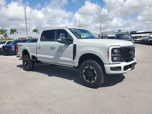 Used 2025 Ford F250 Lariat w/ Lariat Ultimate Package image 3
