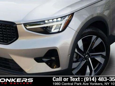 Used 2023 Volvo XC40 B5 Ultimate w/ Protection Package Premier image 44